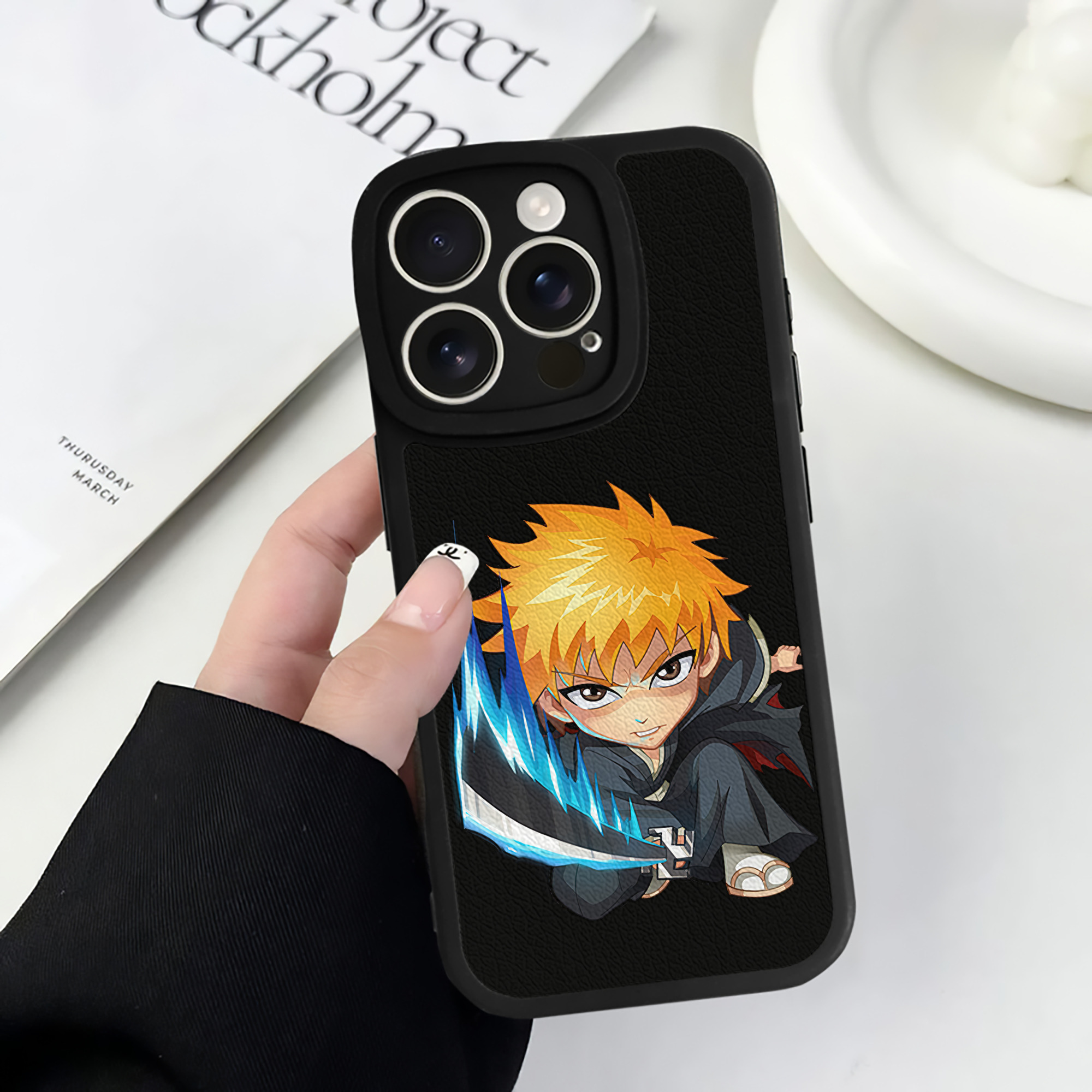 （画像用） ブリーチ 黒崎一護（くろさき いちご）BLEACH Kurosaki Ichigo 【iPhone 16シリーズ対応】シリコンスマホケース（レザー調） 材質：シリコン